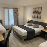 Logis L'oliveraie מלון 2*
