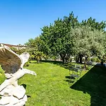 Logis L'oliveraie קונייאק