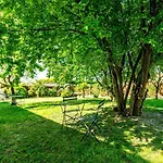Logis L'oliveraie 2*