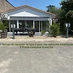 Logis L'oliveraie מלון קונייאק