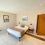 Logis L'oliveraie 2* קונייאק
