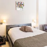 Logis L'oliveraie 2* קונייאק