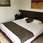 Logis L'oliveraie מלון 2*