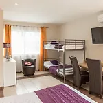 Logis L'oliveraie 2* קונייאק