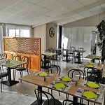 מלון Logis L'oliveraie 2*