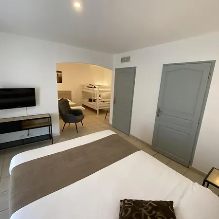 Logis L'oliveraie Hotel