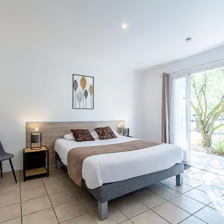 فندق Logis L'oliveraie 2*