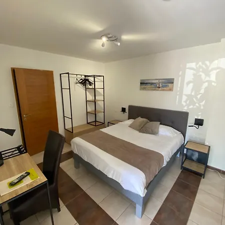 Logis L'oliveraie 2* كونْياك
