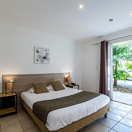 Logis L'oliveraie Hotel