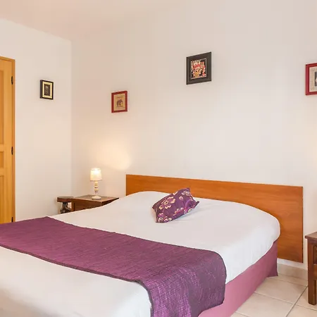 Logis L'oliveraie فندق 2*