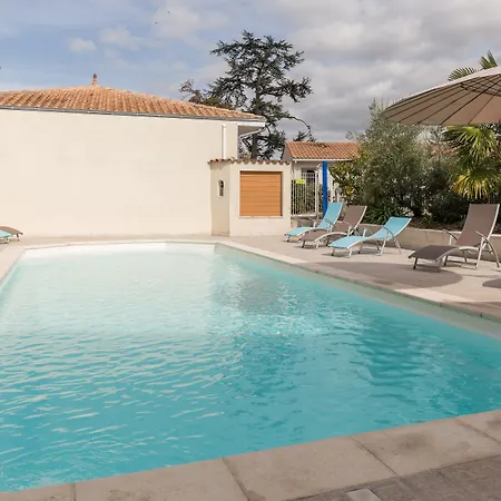 ホテル Logis L'oliveraie