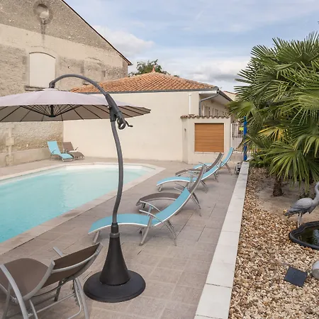 Logis L'oliveraie Hotel