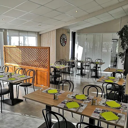 فندق Logis L'oliveraie 2*