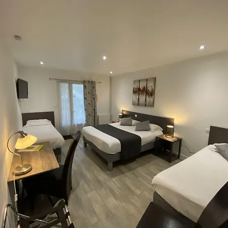 Logis L'oliveraie فندق 2*