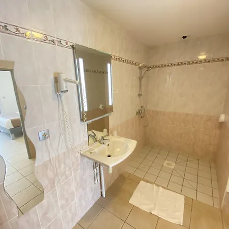 Logis L'oliveraie Hotel