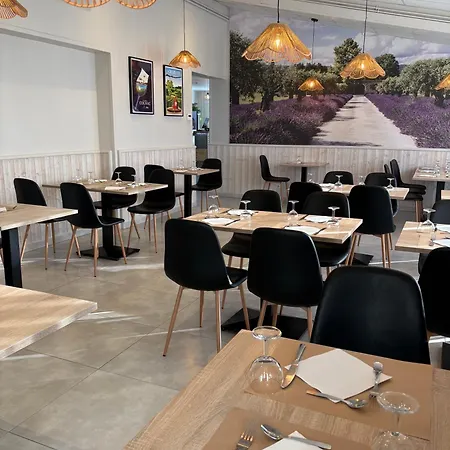 Logis L'oliveraie فندق كونْياك