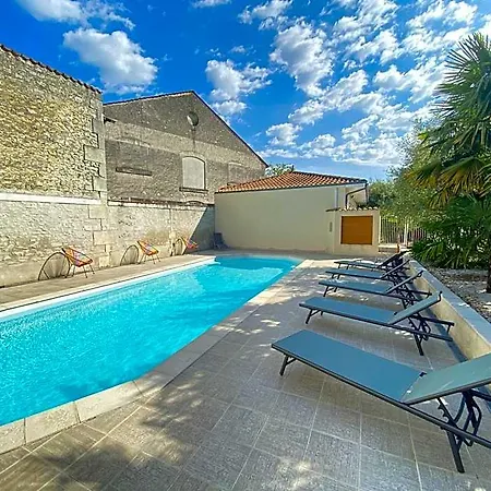Logis L'oliveraie Hotel