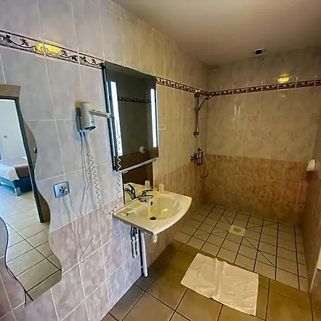 Logis L'oliveraie Ξενοδοχείο 3*