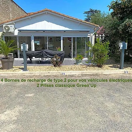 Logis L'oliveraie Hotel 3*