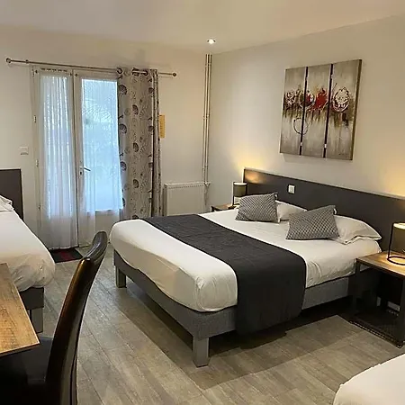 Logis L'oliveraie Hotel 3*