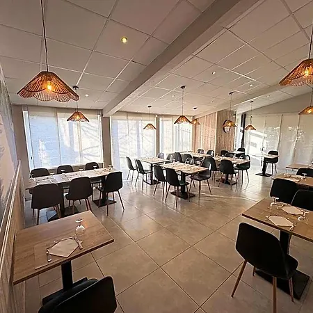 Logis L'oliveraie Hotel 3*