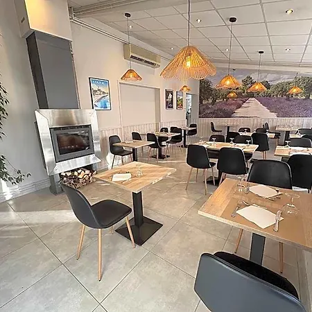 Logis L'oliveraie Hotel 3*
