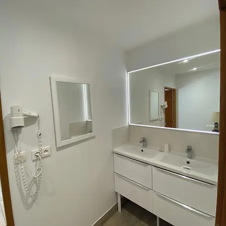 Szálloda Logis L'oliveraie 3*