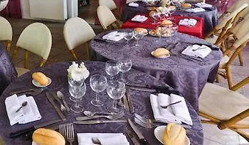 Logis L'oliveraie Hotel