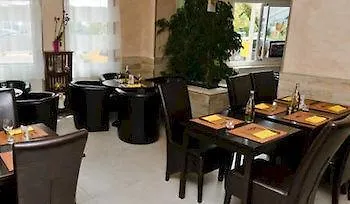 Ξενοδοχείο Logis L'oliveraie 3*