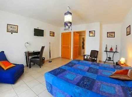 Logis L'oliveraie Hotel