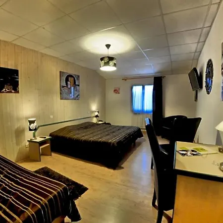 Logis L'oliveraie فندق كونْياك