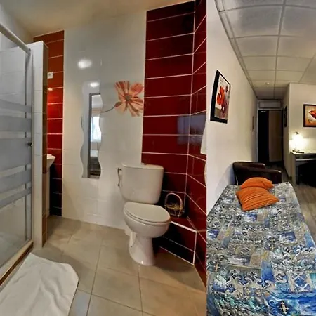 Logis L'oliveraie Hotel