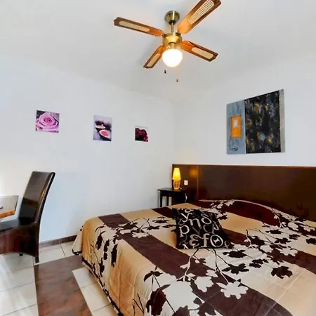 Logis L'oliveraie Hotel 2*