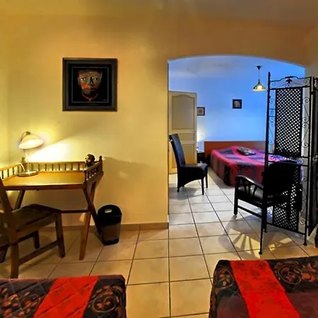 Logis L'oliveraie فندق كونْياك