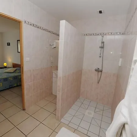 Logis L'oliveraie Hotel 2*