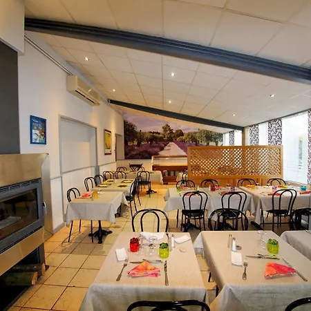 Logis L'oliveraie Hotel 2*