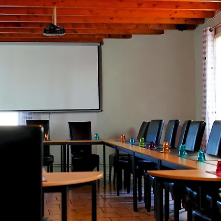 Logis L'oliveraie فندق كونْياك