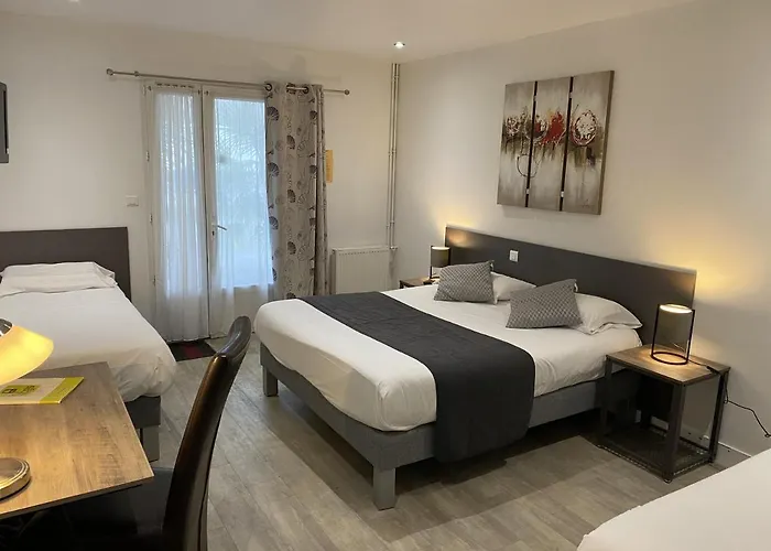 Logis L'oliveraie Hotel 2*