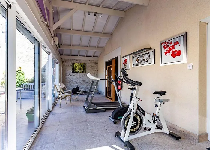 Logis L'oliveraie Hotel 2*