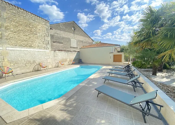 Logis L'oliveraie Hotel