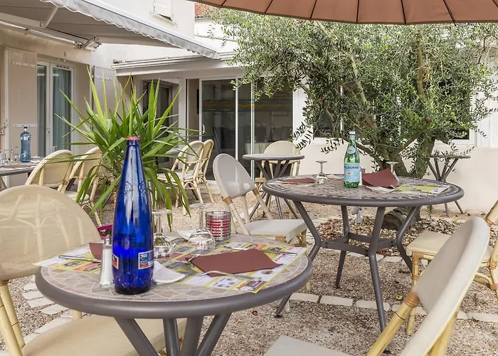 Hotel Logis L'oliveraie 2*