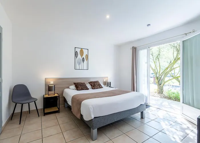 Hotel Logis L'oliveraie 2*