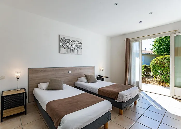 Logis L'oliveraie Hotel 2*