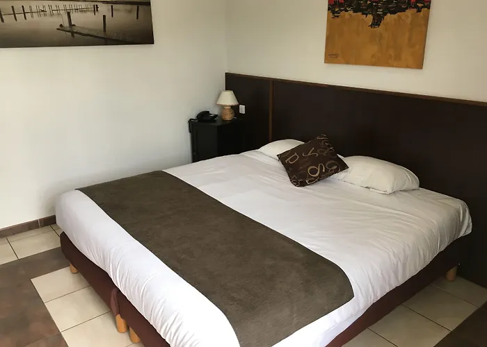 Logis L'oliveraie Hotel 2*