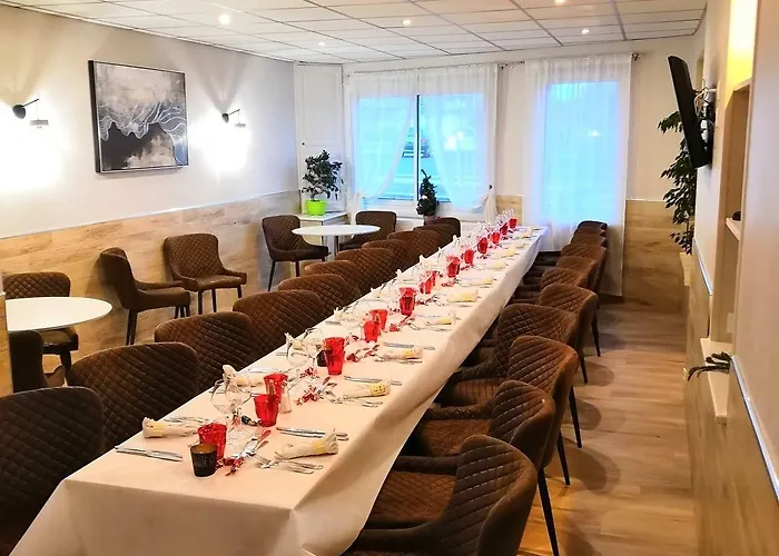 Logis L'oliveraie Hotel 2*