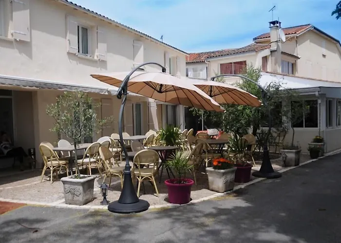Logis L'oliveraie Hotel 2*