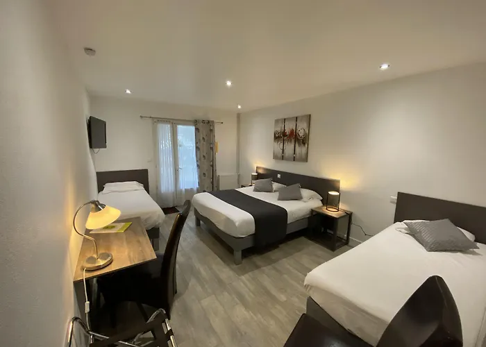 Logis L'oliveraie Hotel 2*