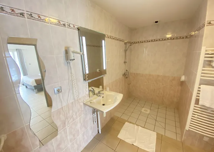 Logis L'oliveraie Hotel