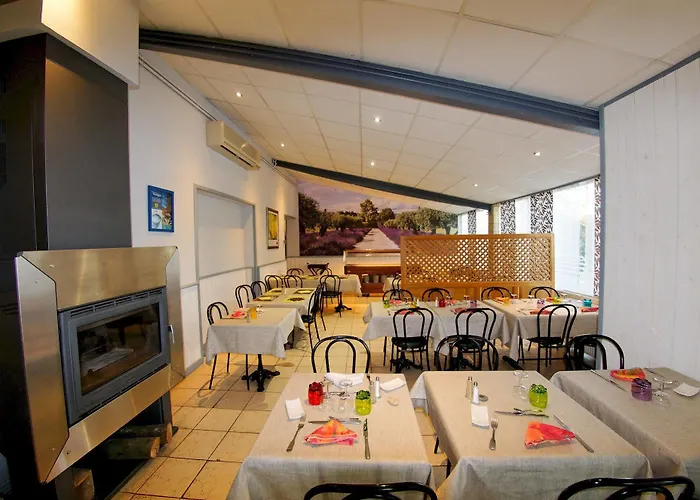 Logis L'oliveraie Hotel 2*